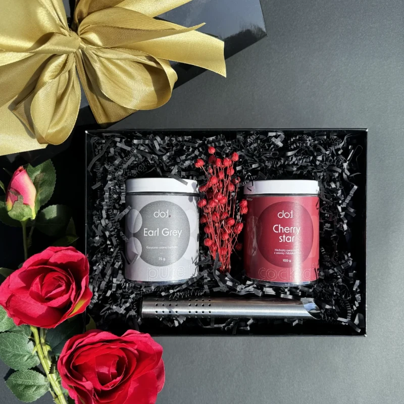Zestaw z herbatami Earl Grey i Cherry Star oraz zaparzaczem w czarnym pudełku