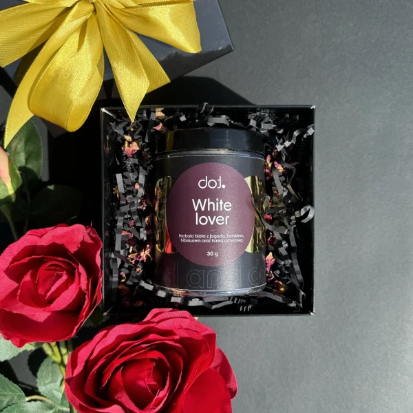 Zestaw z herbatą White lover w czarnym pudełeczku